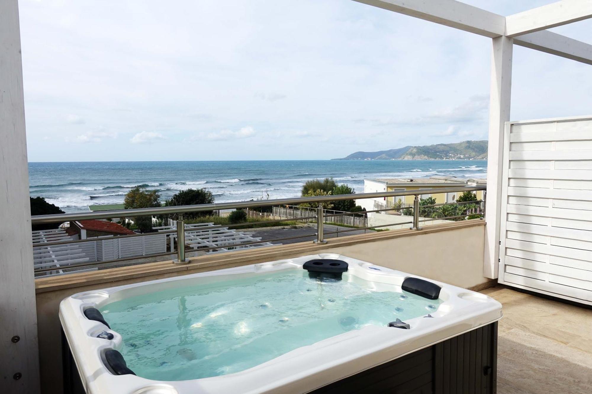 Hotel E Residence Il Faro אצ'יארולי מראה חיצוני תמונה