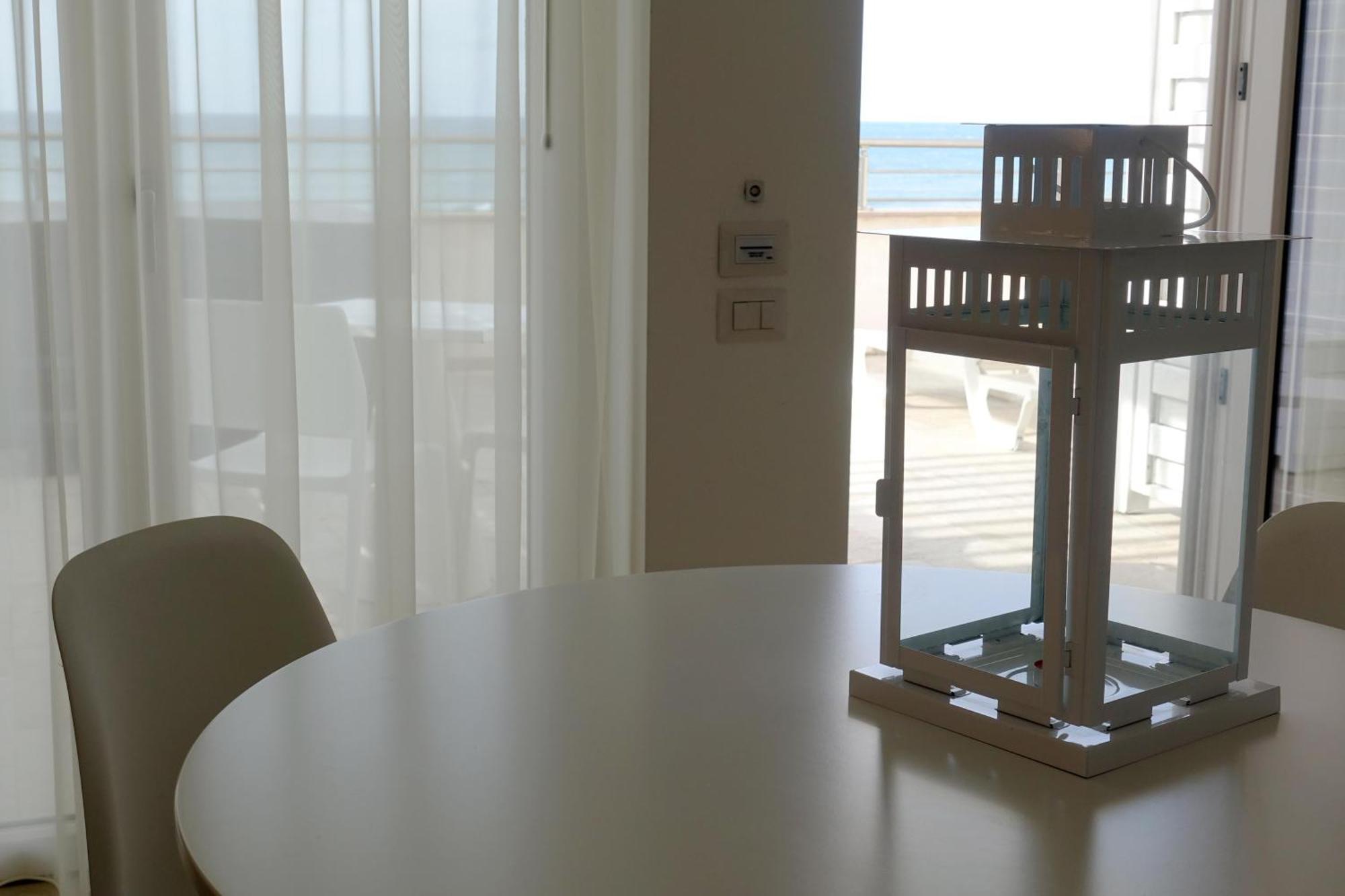 Hotel E Residence Il Faro אצ'יארולי מראה חיצוני תמונה