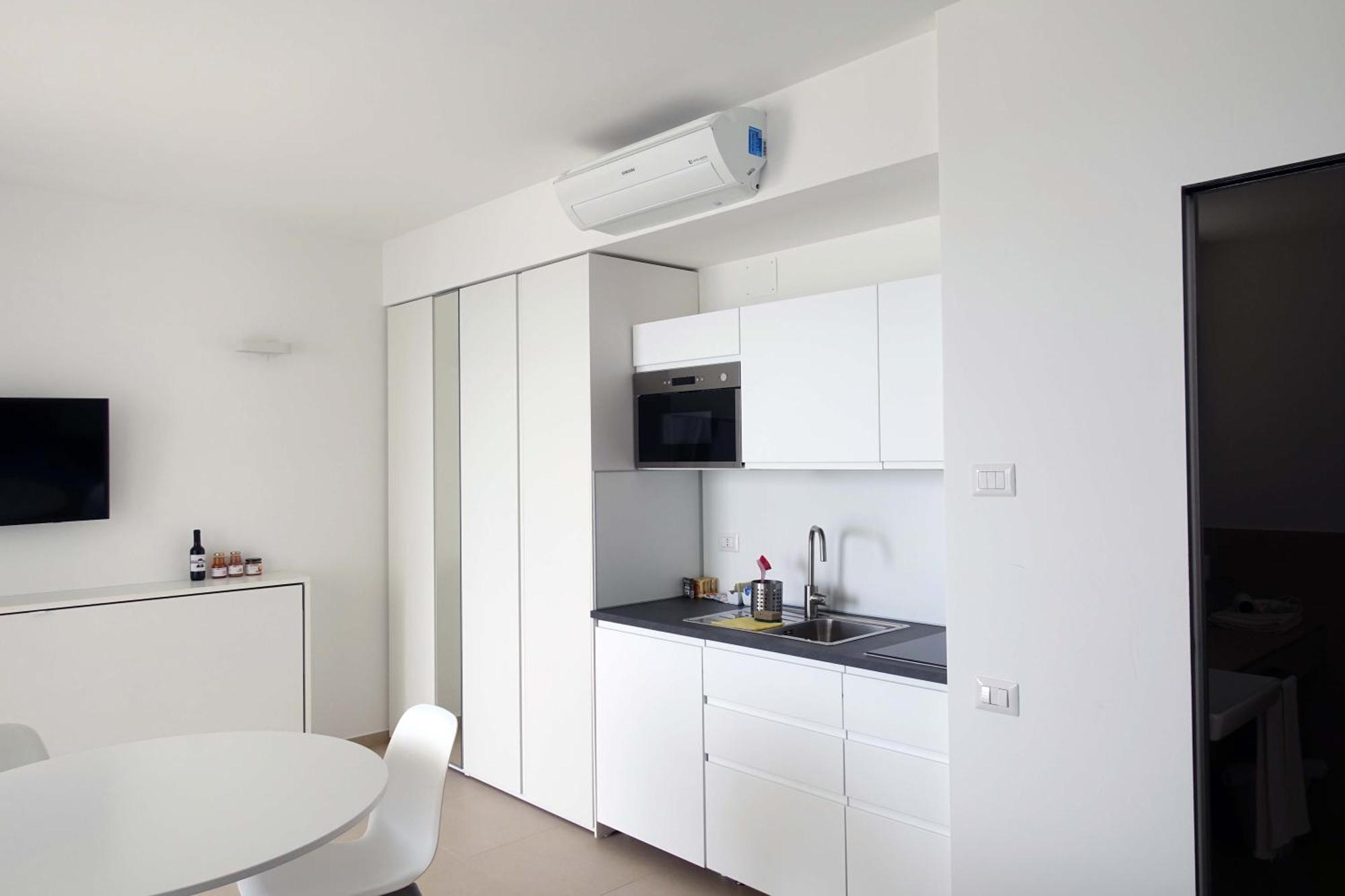 Hotel E Residence Il Faro אצ'יארולי מראה חיצוני תמונה