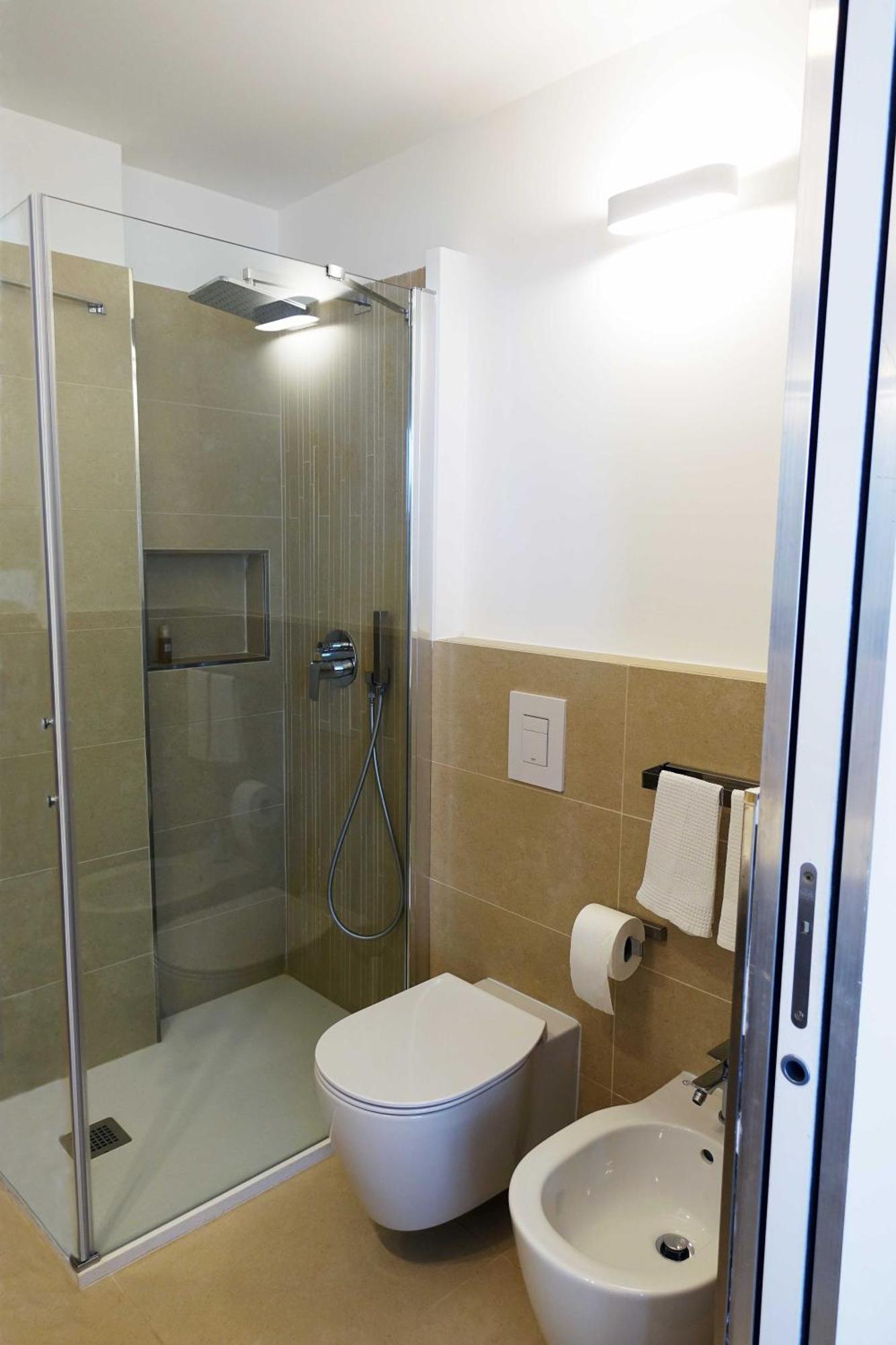 Hotel E Residence Il Faro אצ'יארולי מראה חיצוני תמונה