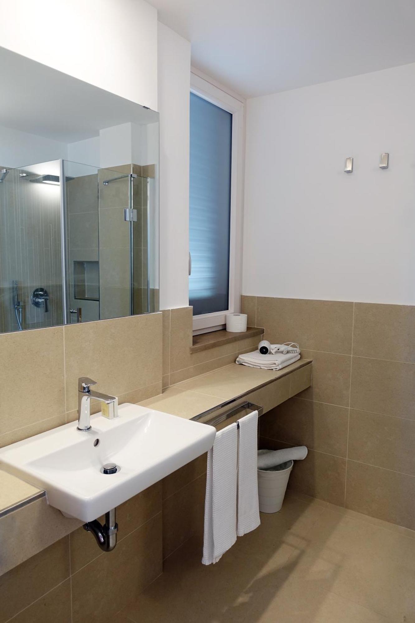 Hotel E Residence Il Faro אצ'יארולי מראה חיצוני תמונה