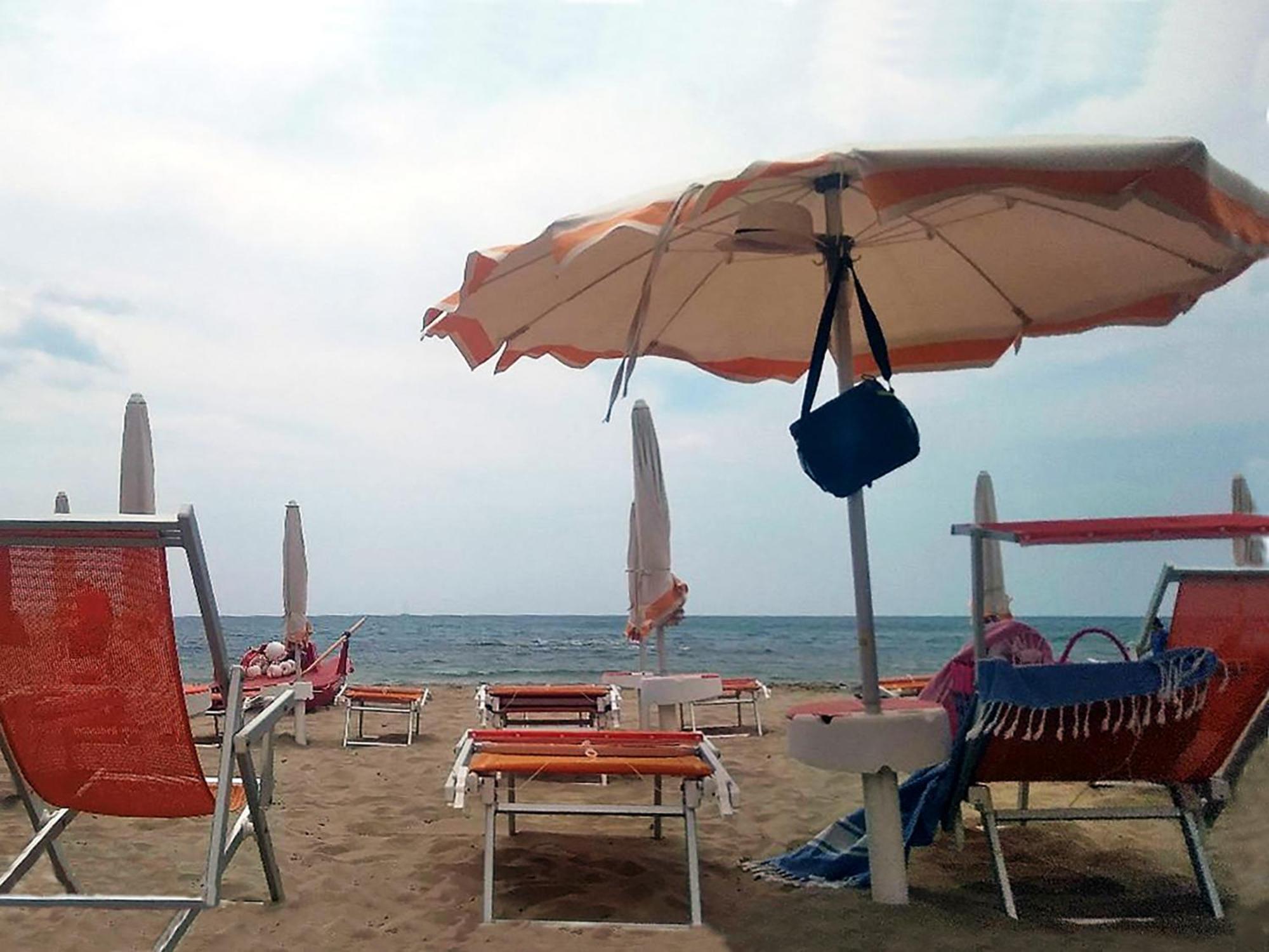 Hotel E Residence Il Faro אצ'יארולי מראה חיצוני תמונה